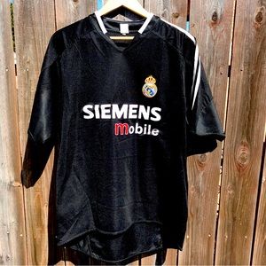 Real Madrid replica soccer jersey. Siemens mobile. #8. Black. Adidas replica.